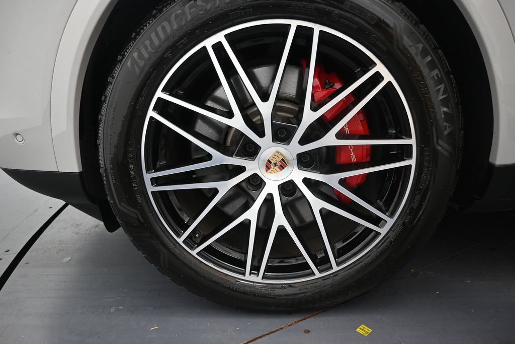 Used 2025 Porsche Cayenne S AWD/4WD image 42