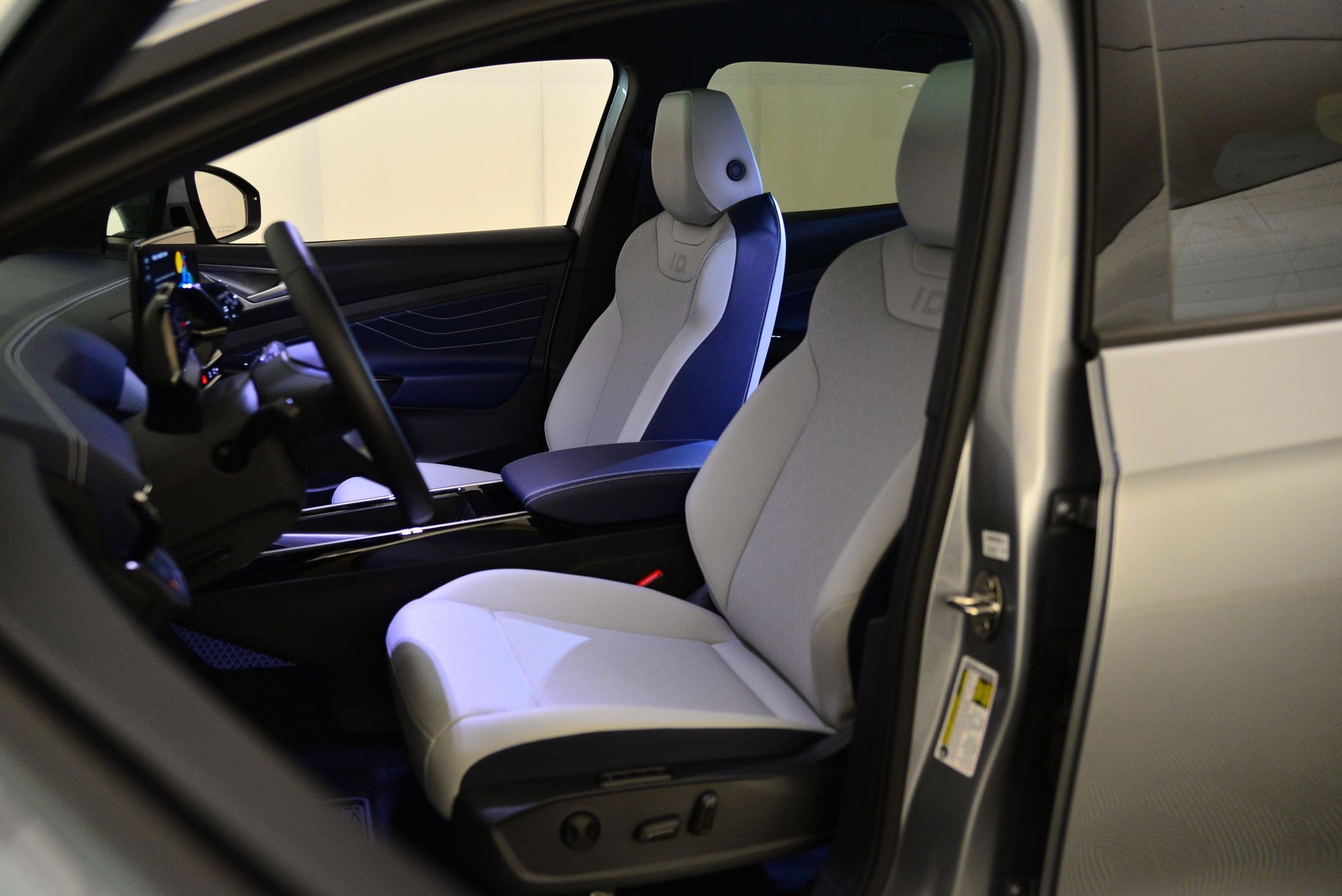 Used 2025 Volkswagen ID.4 S Limited image 4