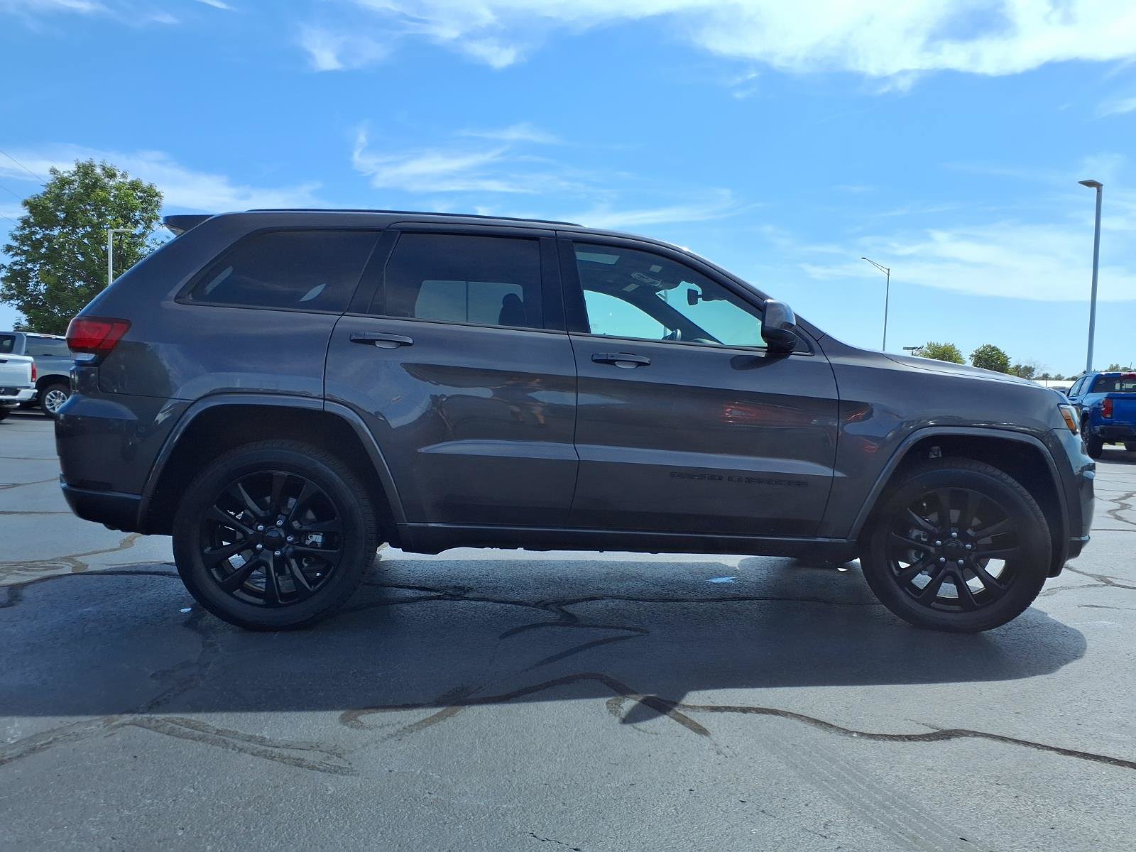 Used 2020 Jeep Grand Cherokee Altitude AWD/4WD image 35