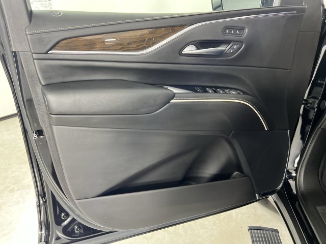 Certified 2024 Cadillac Escalade Sport Platinum w/ LPO, ONYX Package AWD/4WD image 23