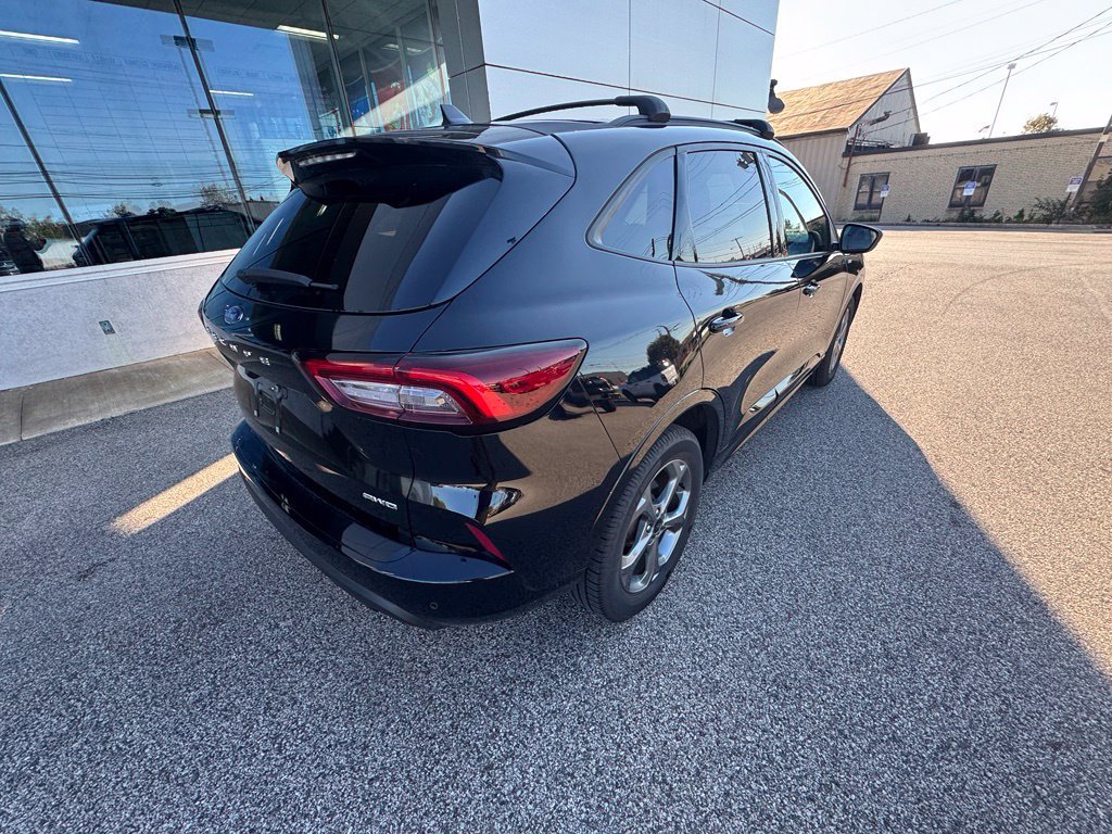 Used 2023 Ford Escape ST-Line w/ Tech Pack #1 AWD/4WD image 5