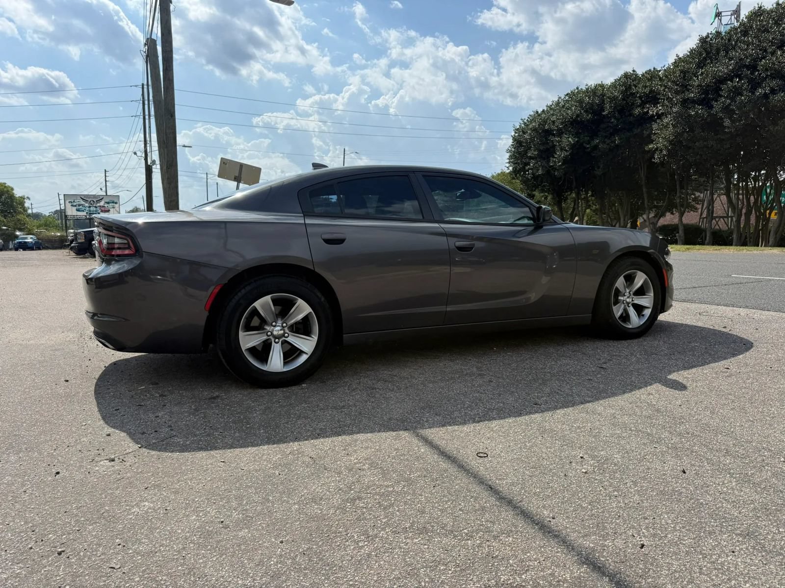 Used 2015 Dodge Charger SXT RWD image 4