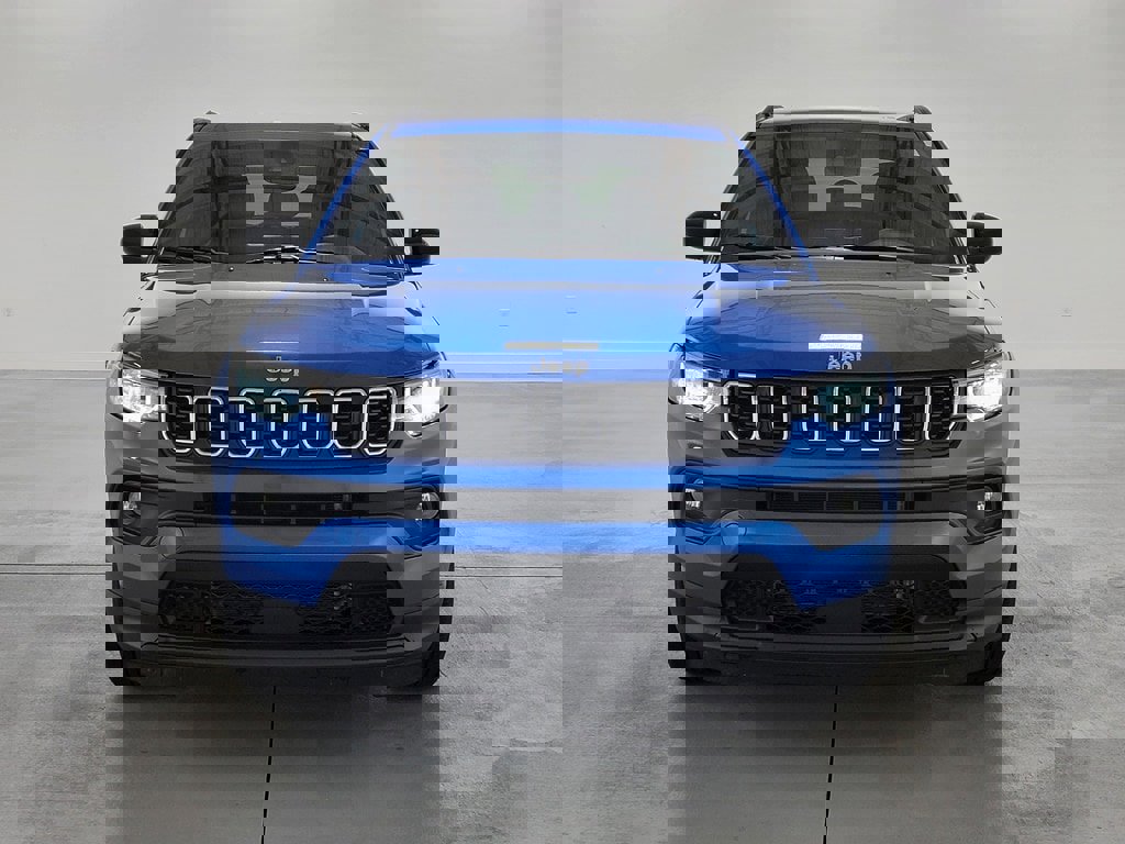 Used 2024 Jeep Compass Latitude image 3