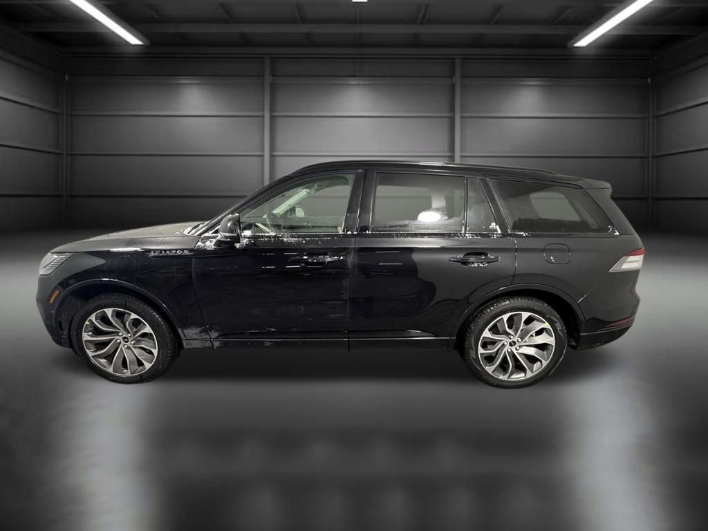 New 2026 Lincoln Aviator AWD image 3