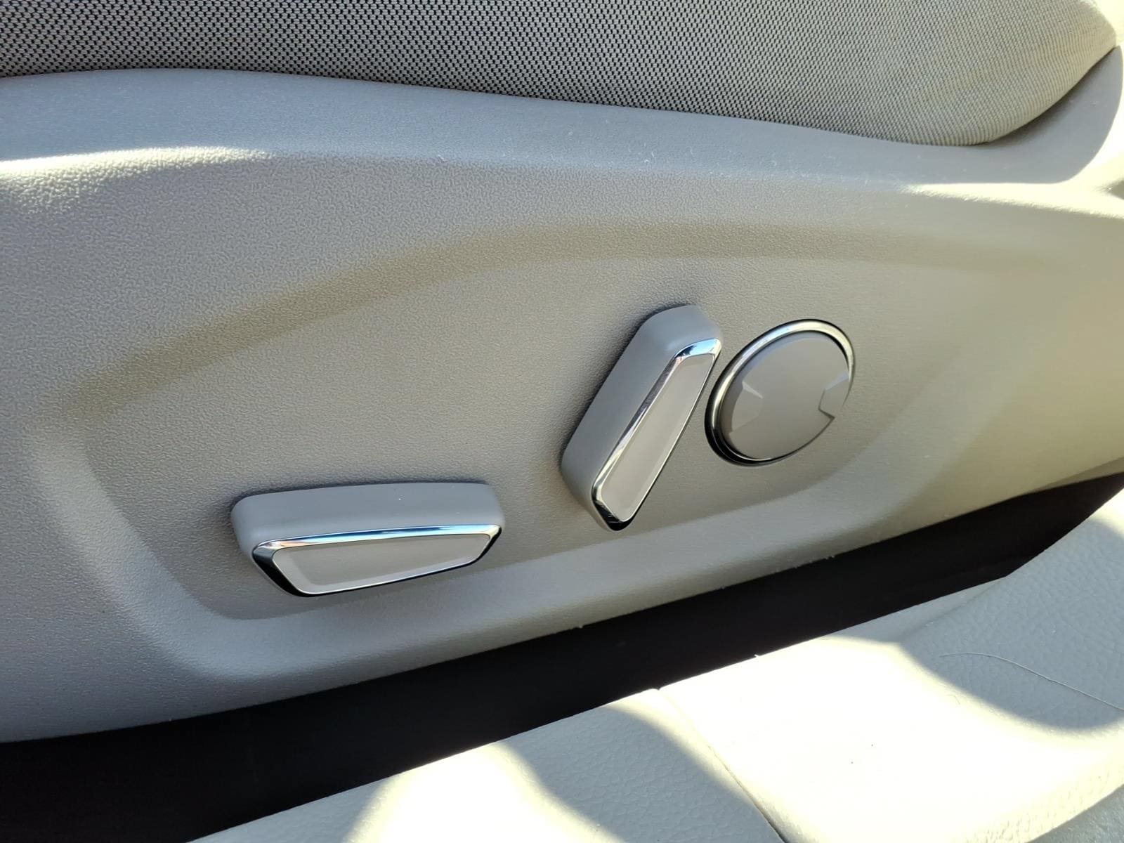Certified 2020 Ford Fusion SE FWD image 13