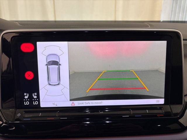 Certified 2025 Volkswagen Atlas Peak Edition SE image 17