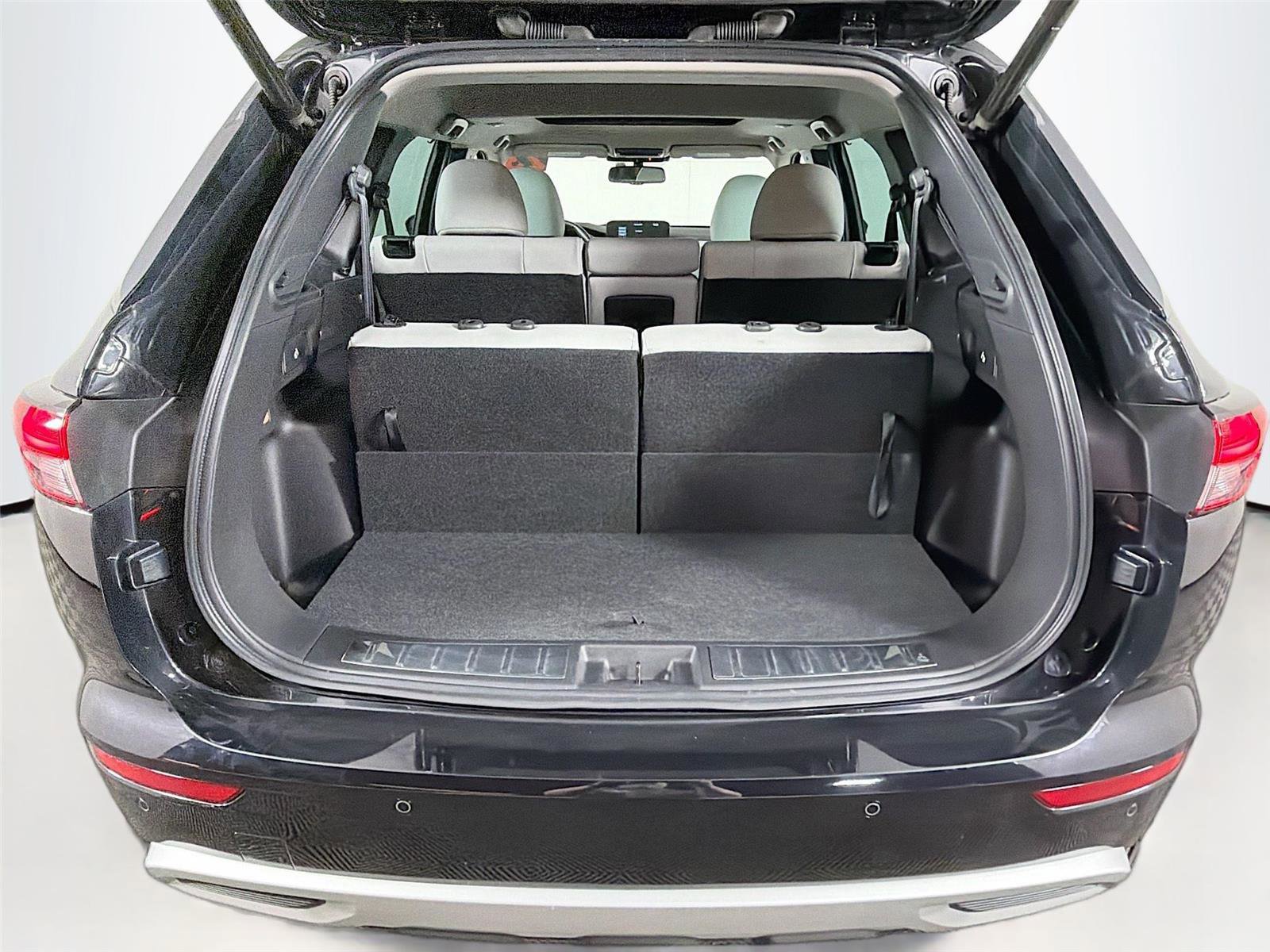 Used 2023 Mitsubishi Outlander SEL image 27