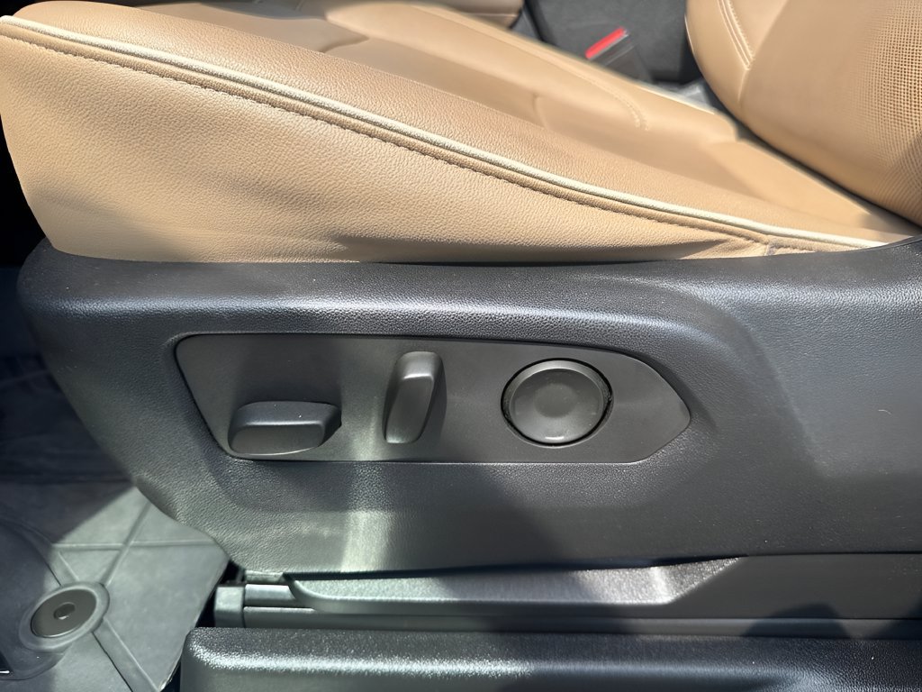 Used 2023 Chevrolet Tahoe Premier AWD/4WD image 12