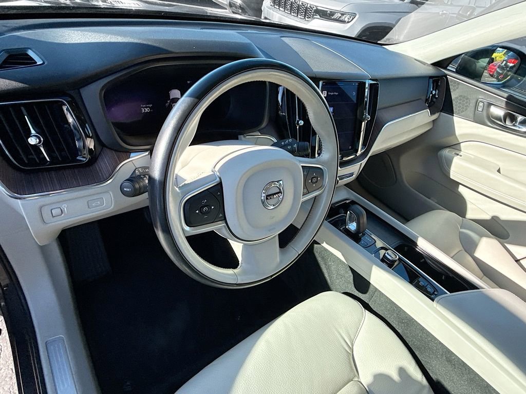 Used 2022 Volvo XC60 B5 Momentum AWD/4WD image 12