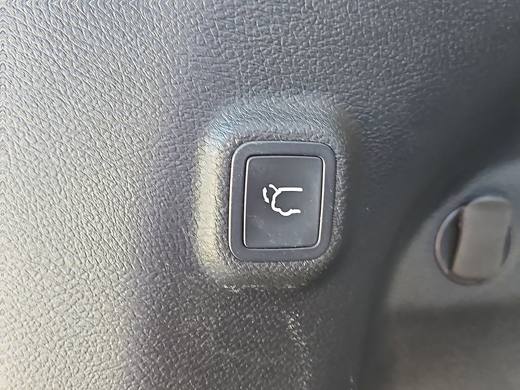 Used 2023 Jeep Cherokee Altitude Lux image 9