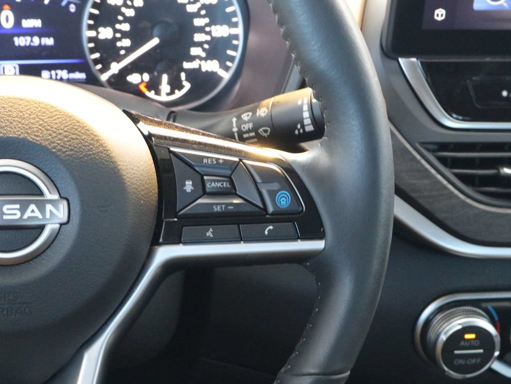 Used 2025 Nissan Altima 2.5 SL AWD/4WD image 12