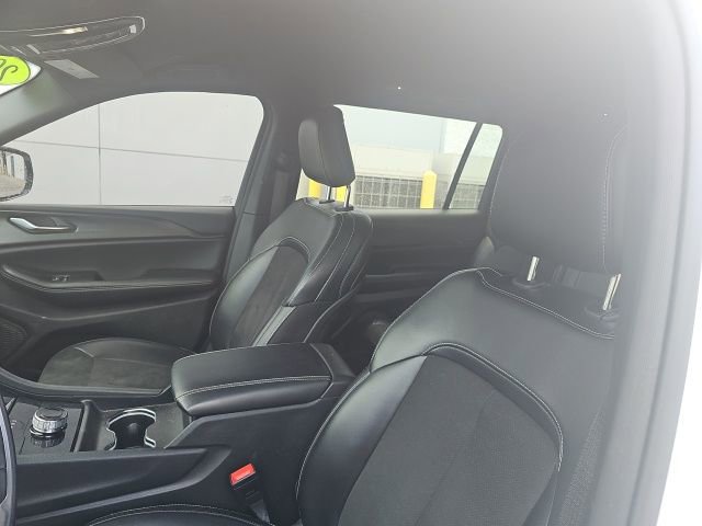 Used 2024 Jeep Grand Cherokee L Laredo image 10