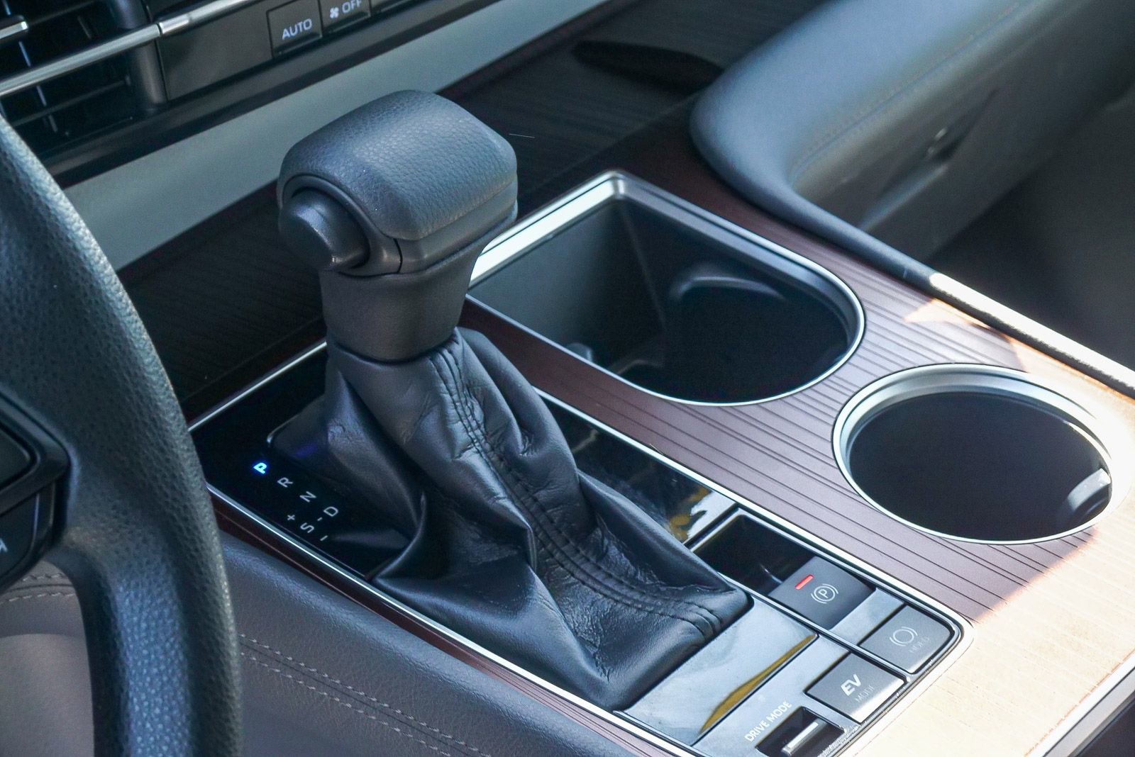 Used 2022 Toyota Sienna LE image 18