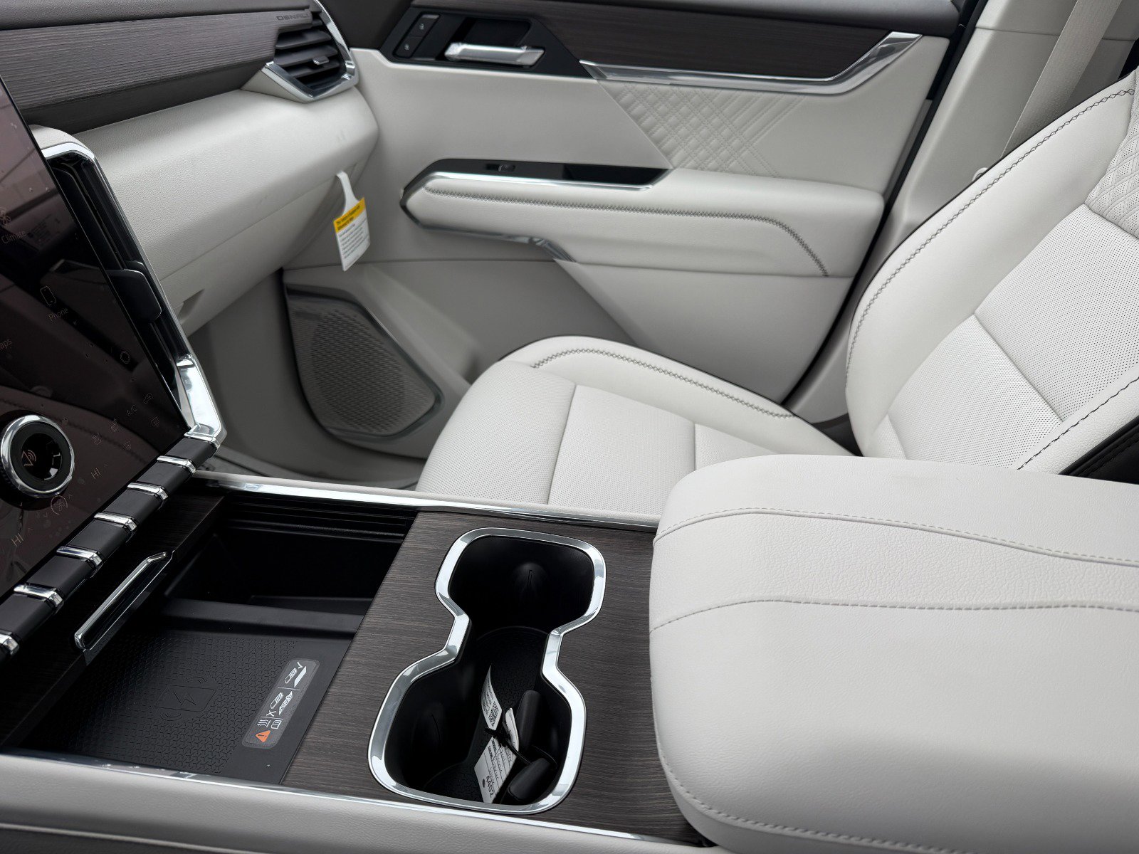 New 2026 GMC Acadia Denali w/ Super Cruise Package image 36