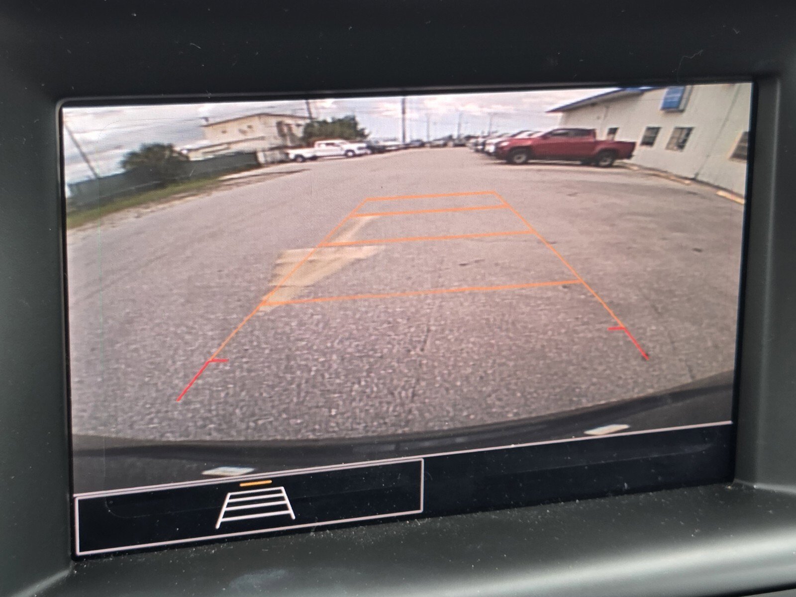 Used 2024 GMC Terrain SLE w/ Driver Convenience Package FWD image 16