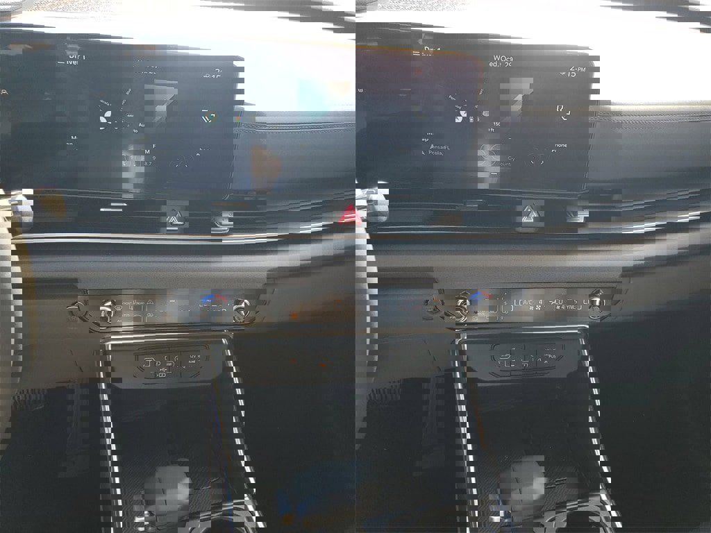 Used 2025 Kia Carnival EX image 14