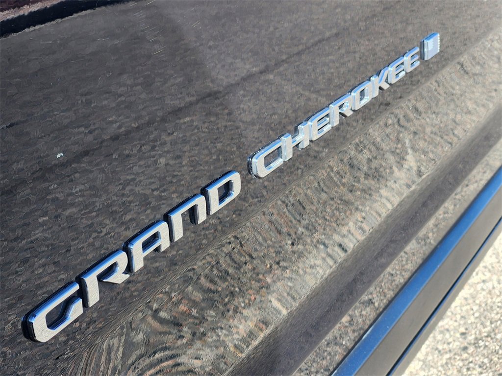 Used 2023 Jeep Grand Cherokee Limited w/ Luxury Tech Group II image 8