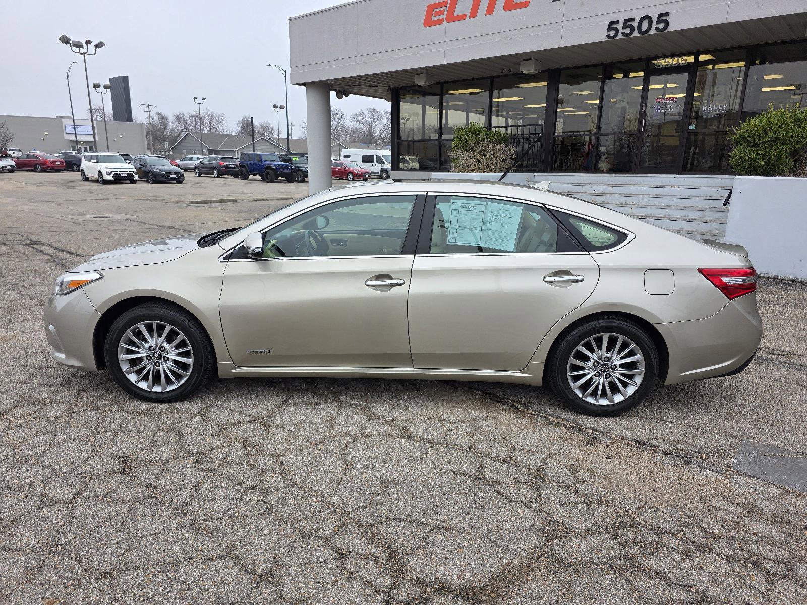 Used 2018 Toyota Avalon Limited FWD image 53