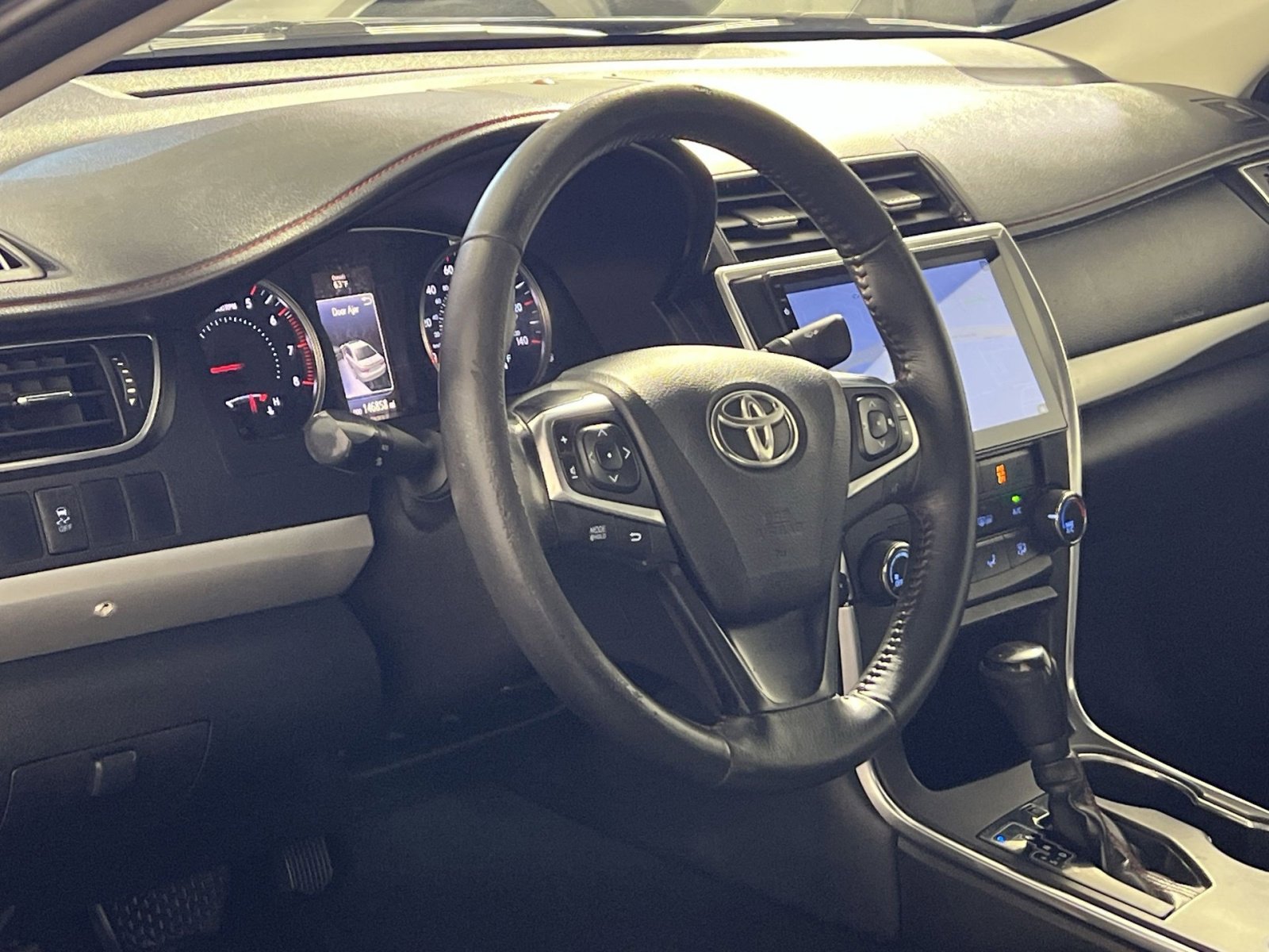 Used 2016 Toyota Camry SE image 16
