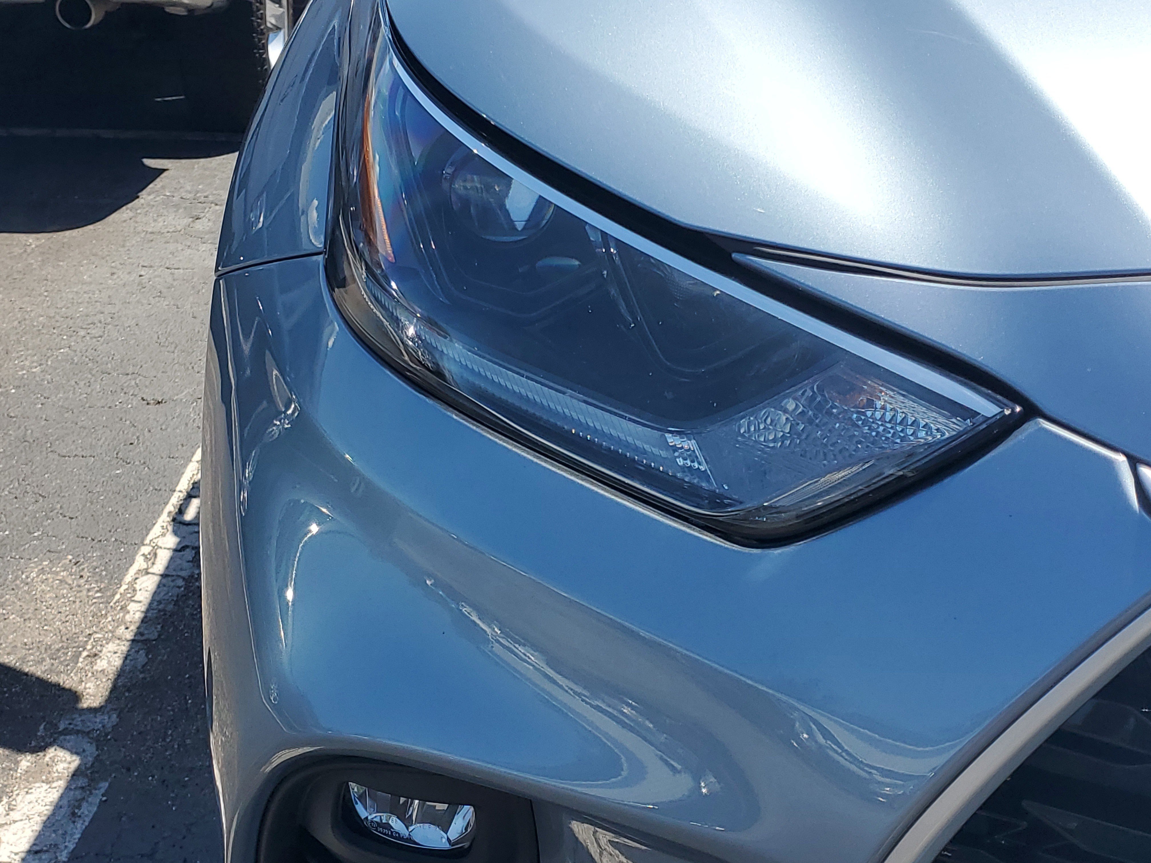 Used 2021 Toyota Highlander XLE AWD/4WD image 2