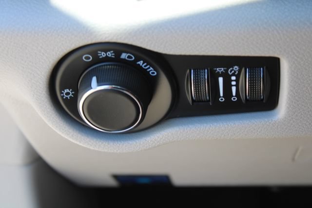 Used 2024 Chrysler Voyager LX FWD image 21