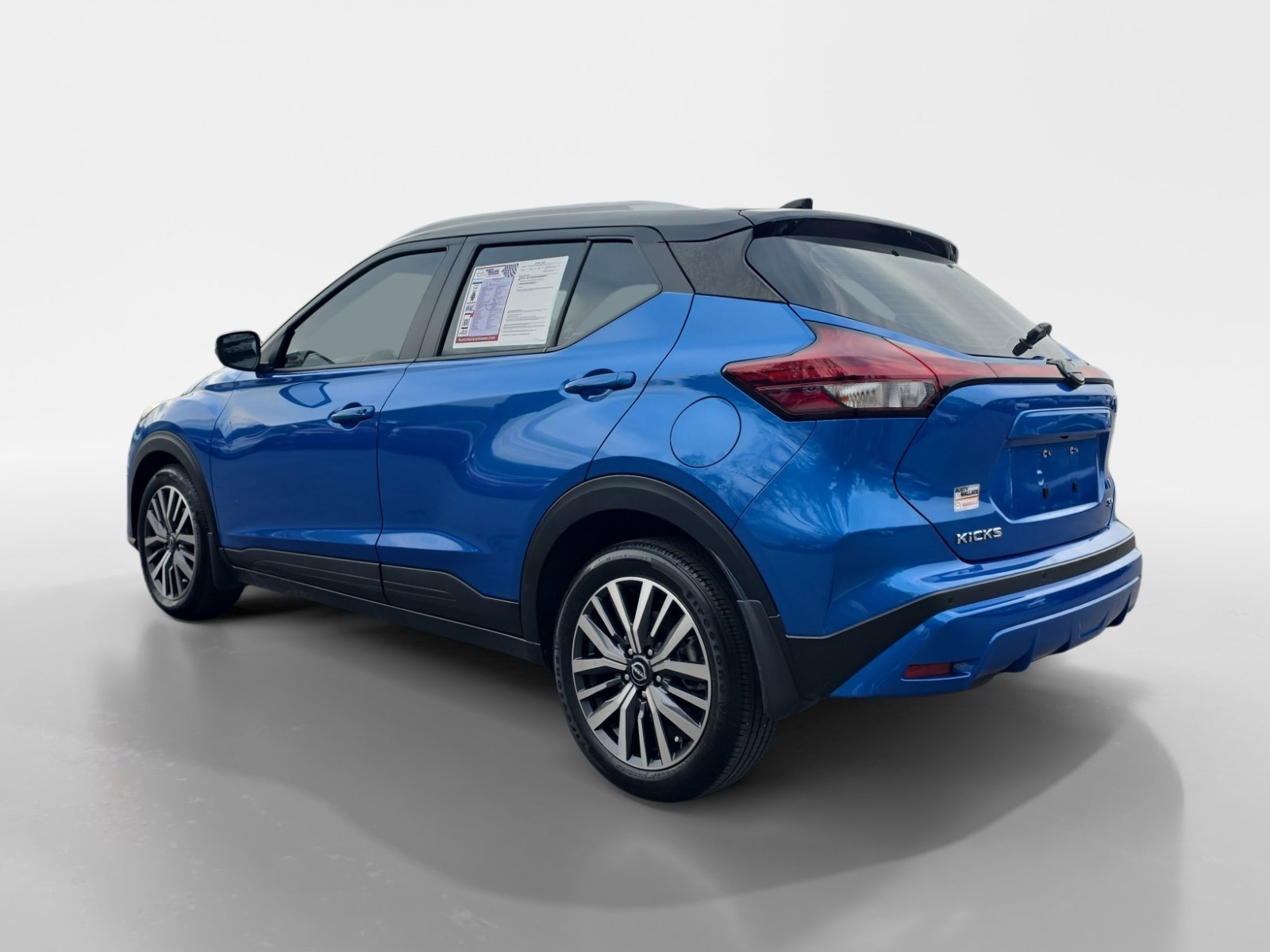 Used 2024 Nissan Kicks SV image 3