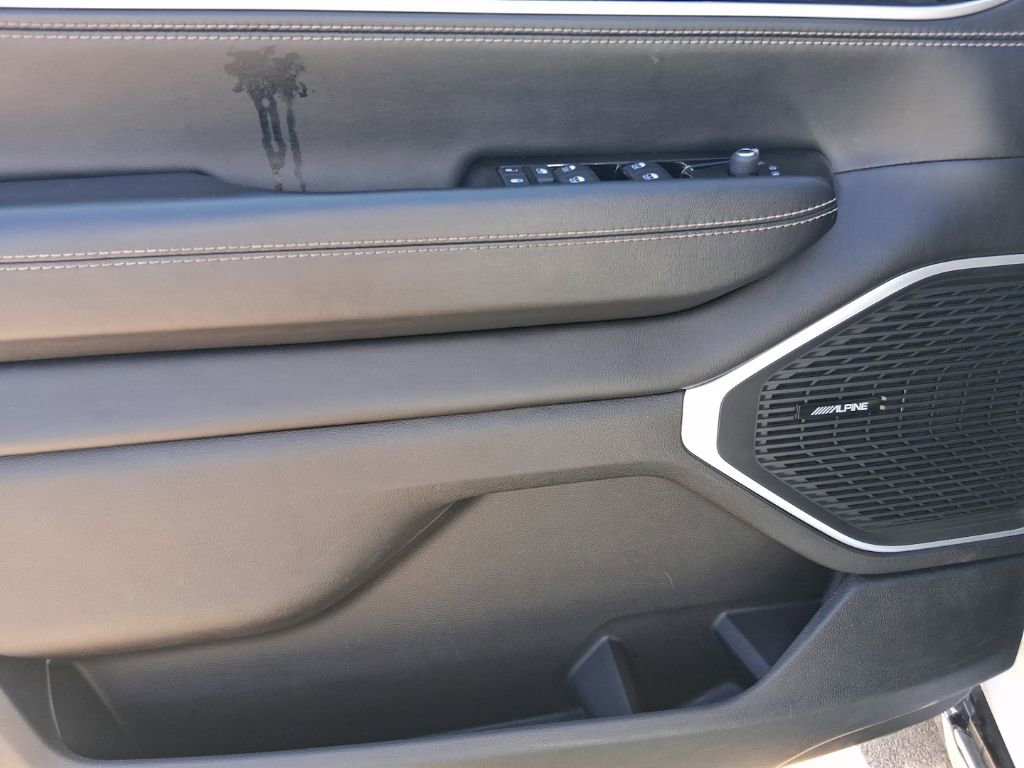 Used 2024 Jeep Wagoneer Series II w/ Flexible Seating Group image 10