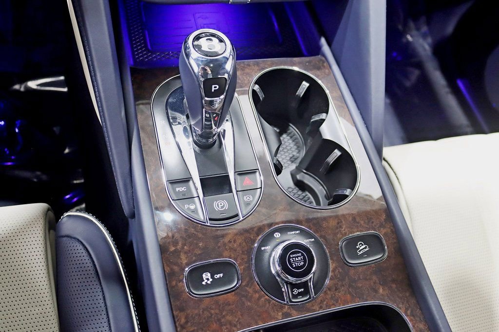 Used 2022 Bentley Bentayga image 28