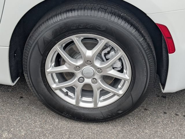 New 2027 Chrysler Pacifica Select FWD image 8