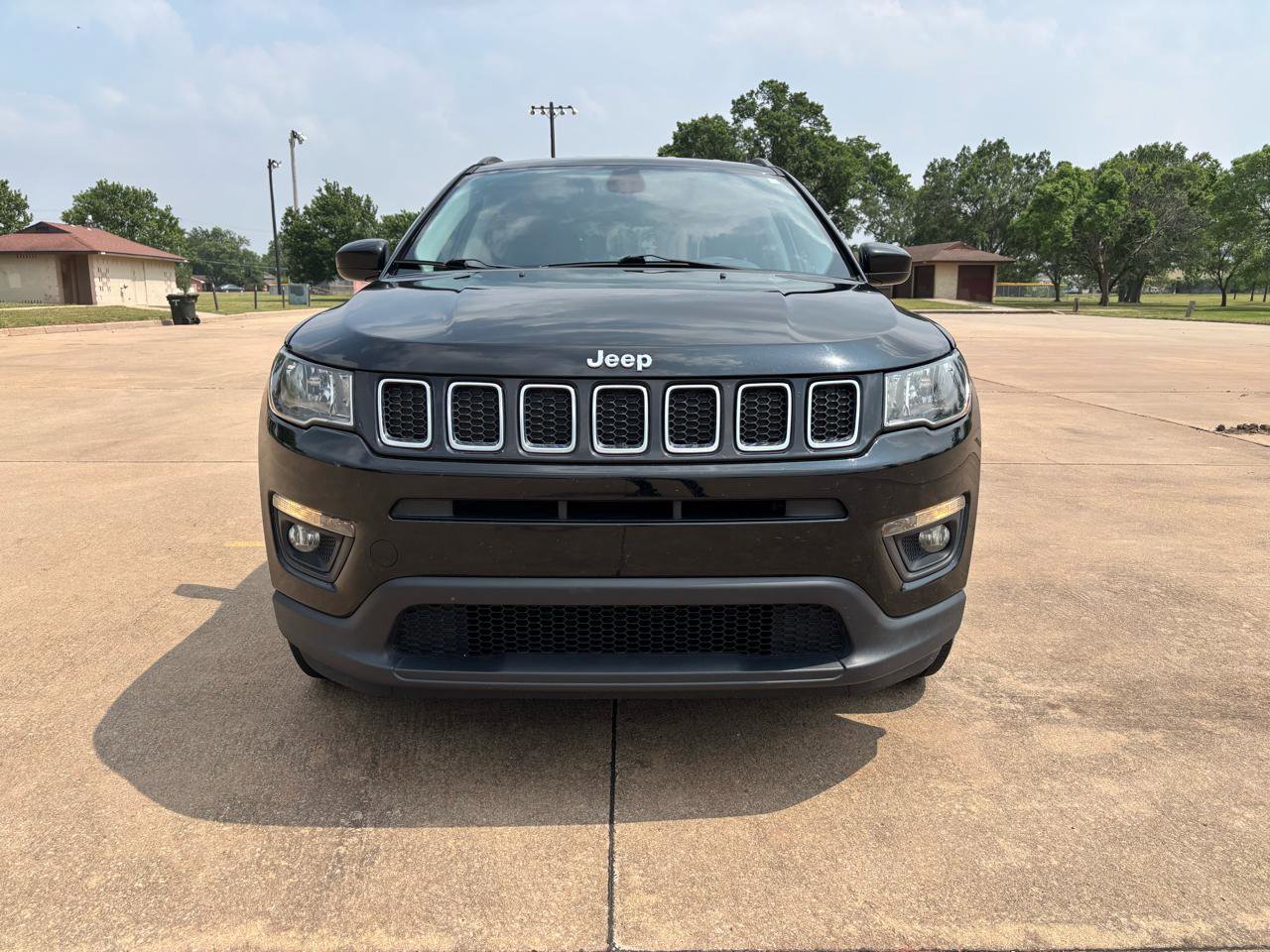 Used 2017 Jeep Compass Latitude w/ Cold Weather Group AWD/4WD image 5