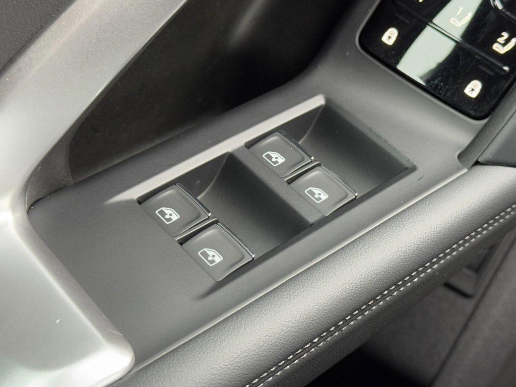 Used 2025 Audi Q5 Premium Plus w/ Premium Plus image 24