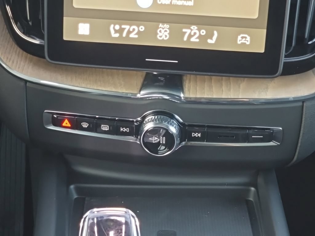 New 2026 Volvo XC60 B5 Core w/ Climate Package AWD/4WD image 17