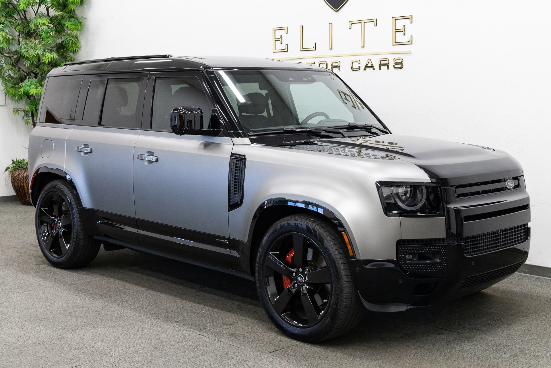 Used 2025 Land Rover Defender 110 X AWD/4WD image 9