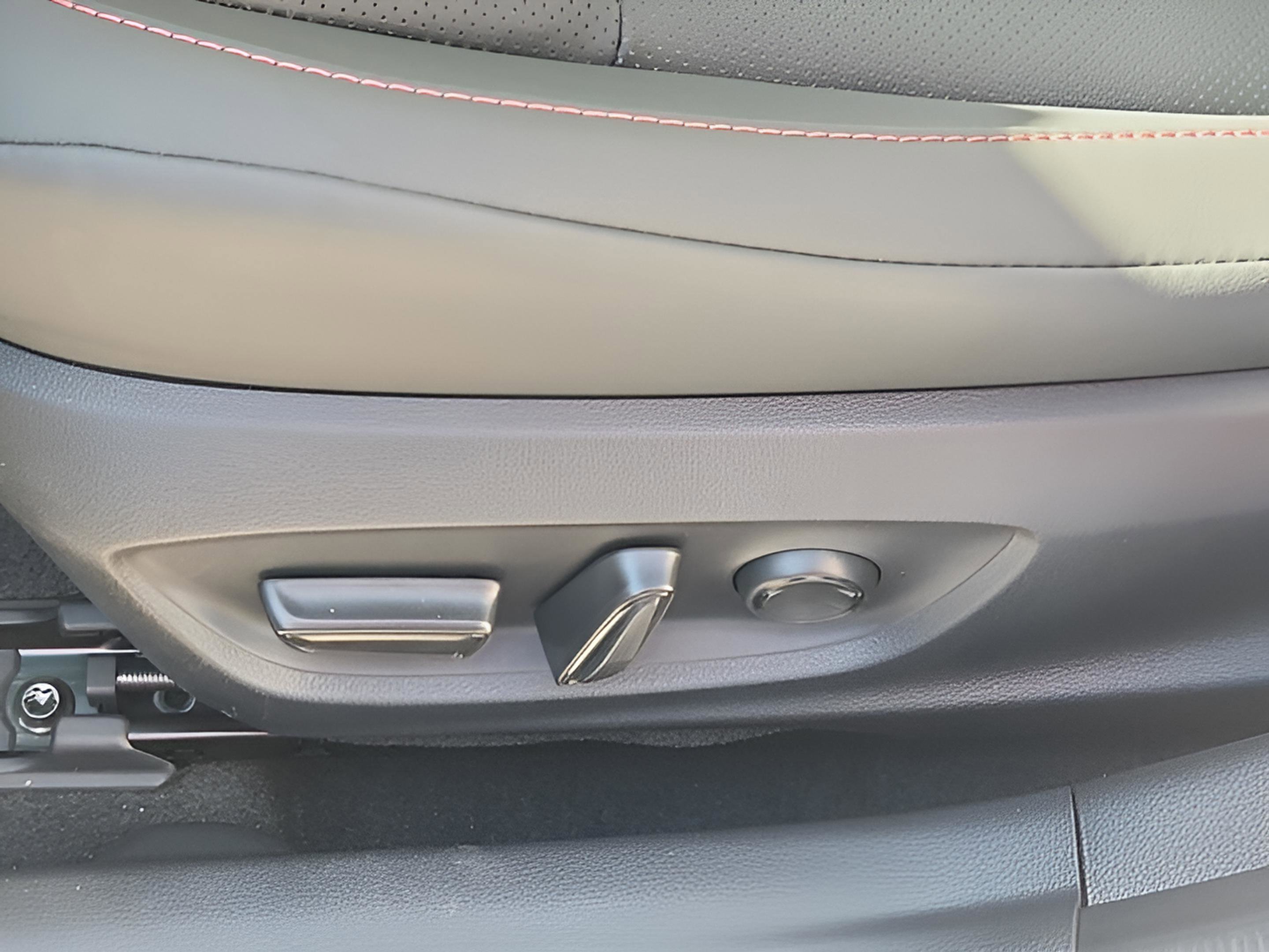 New 2026 Toyota Prius Plug-In Hybrid FWD image 15