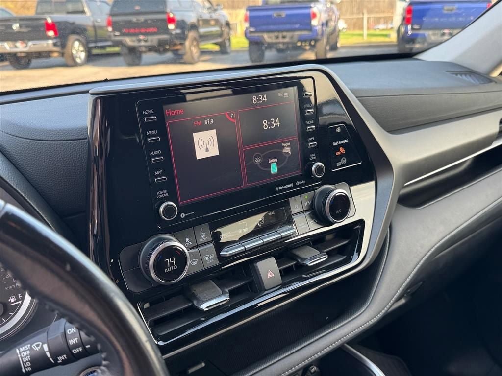 Used 2022 Toyota Highlander LE AWD/4WD image 27