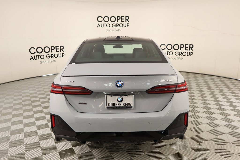 New 2026 BMW 550e xDrive image 23