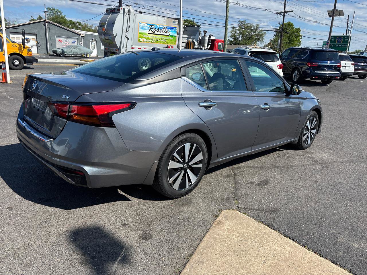 Used 2021 Nissan Altima 2.5 SV FWD image 8