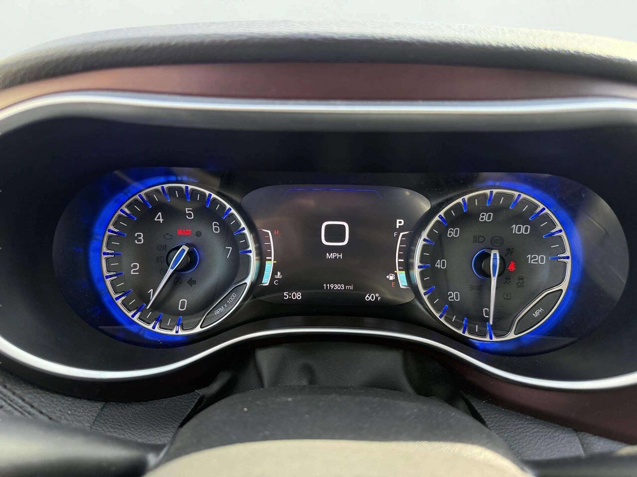 Used 2017 Chrysler Pacifica Limited w/ Tire & Wheel Group FWD image 18