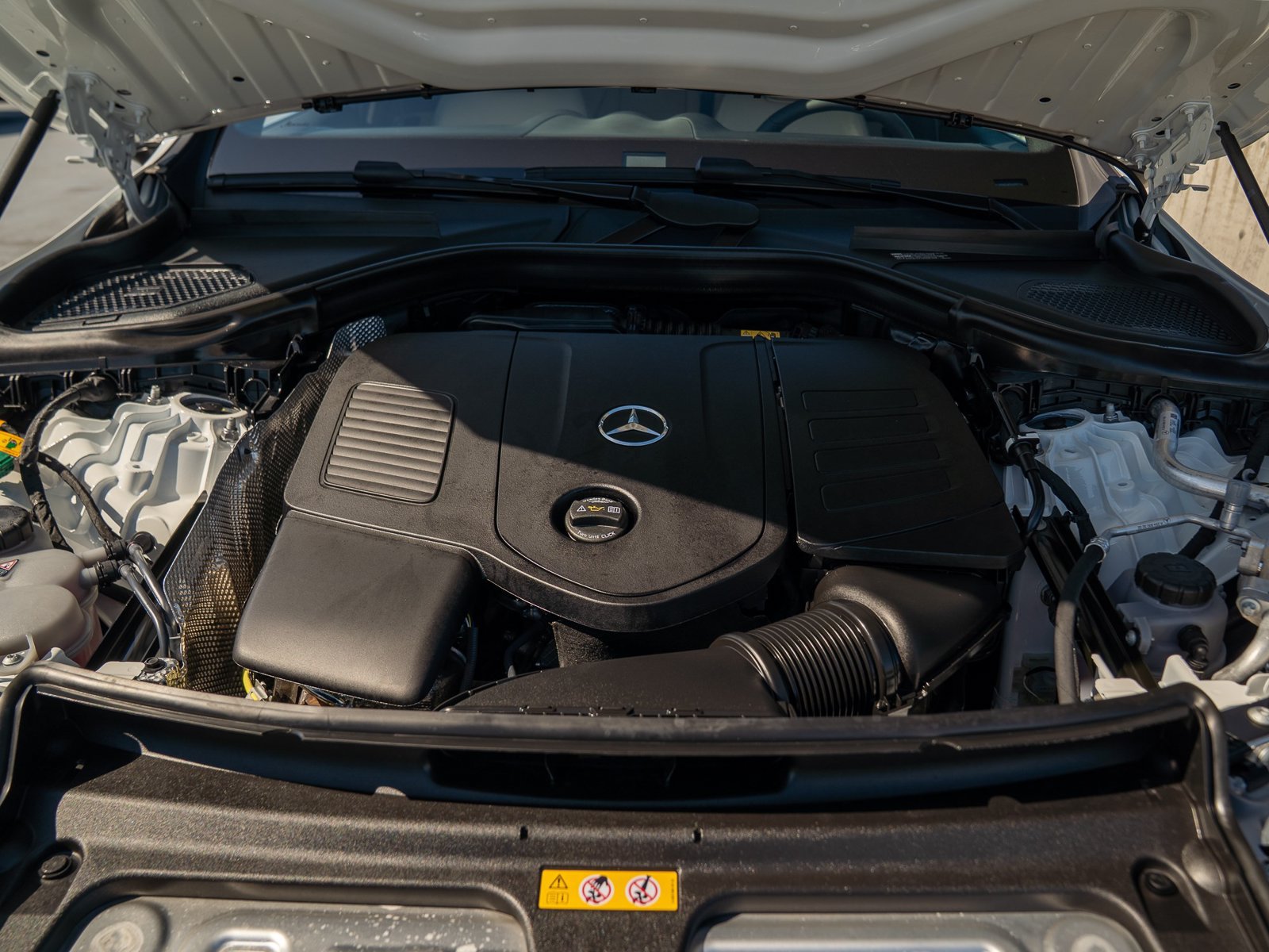 Used 2025 Mercedes-Benz GLC 350e 4MATIC w/ Driver Assistance Package image 30