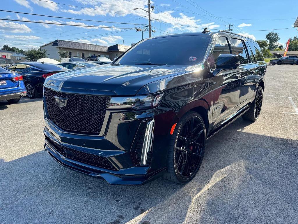 Used 2023 Cadillac Escalade ESV V image 3