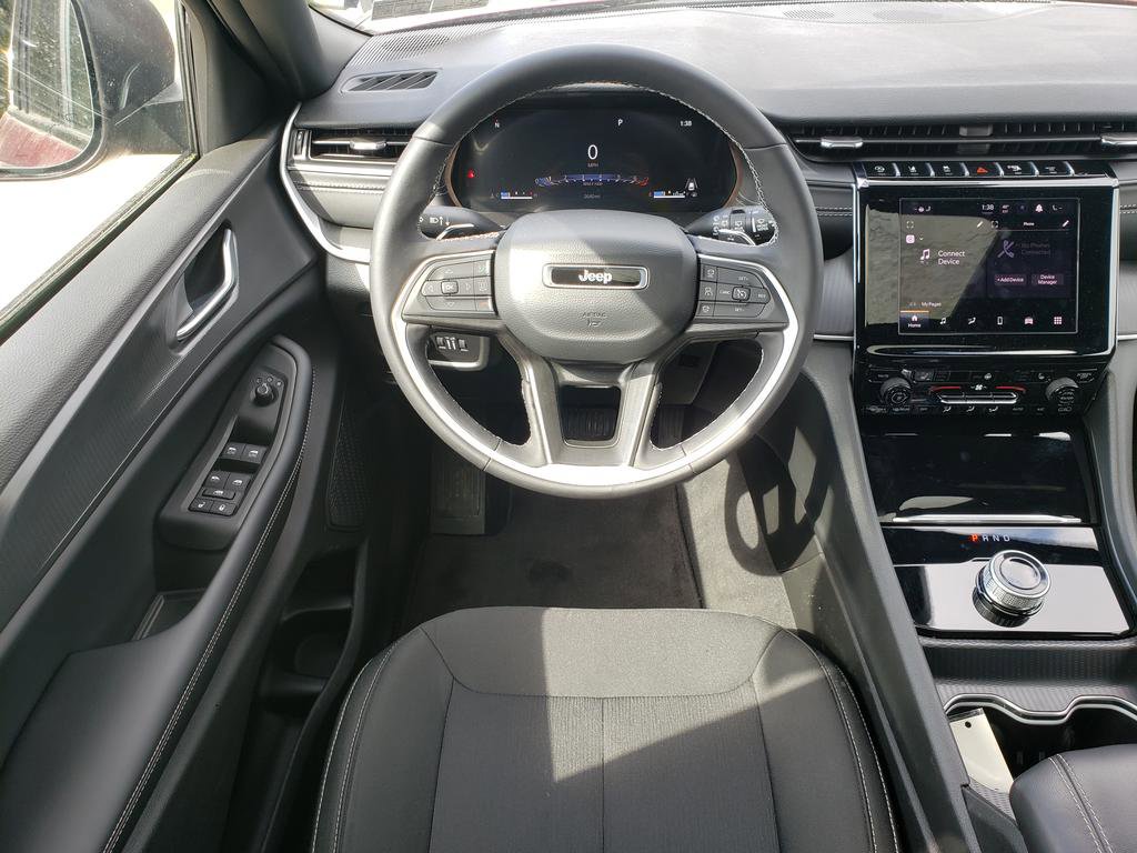 New 2025 Jeep Grand Cherokee Laredo X w/ Luxury Tech Group I image 15