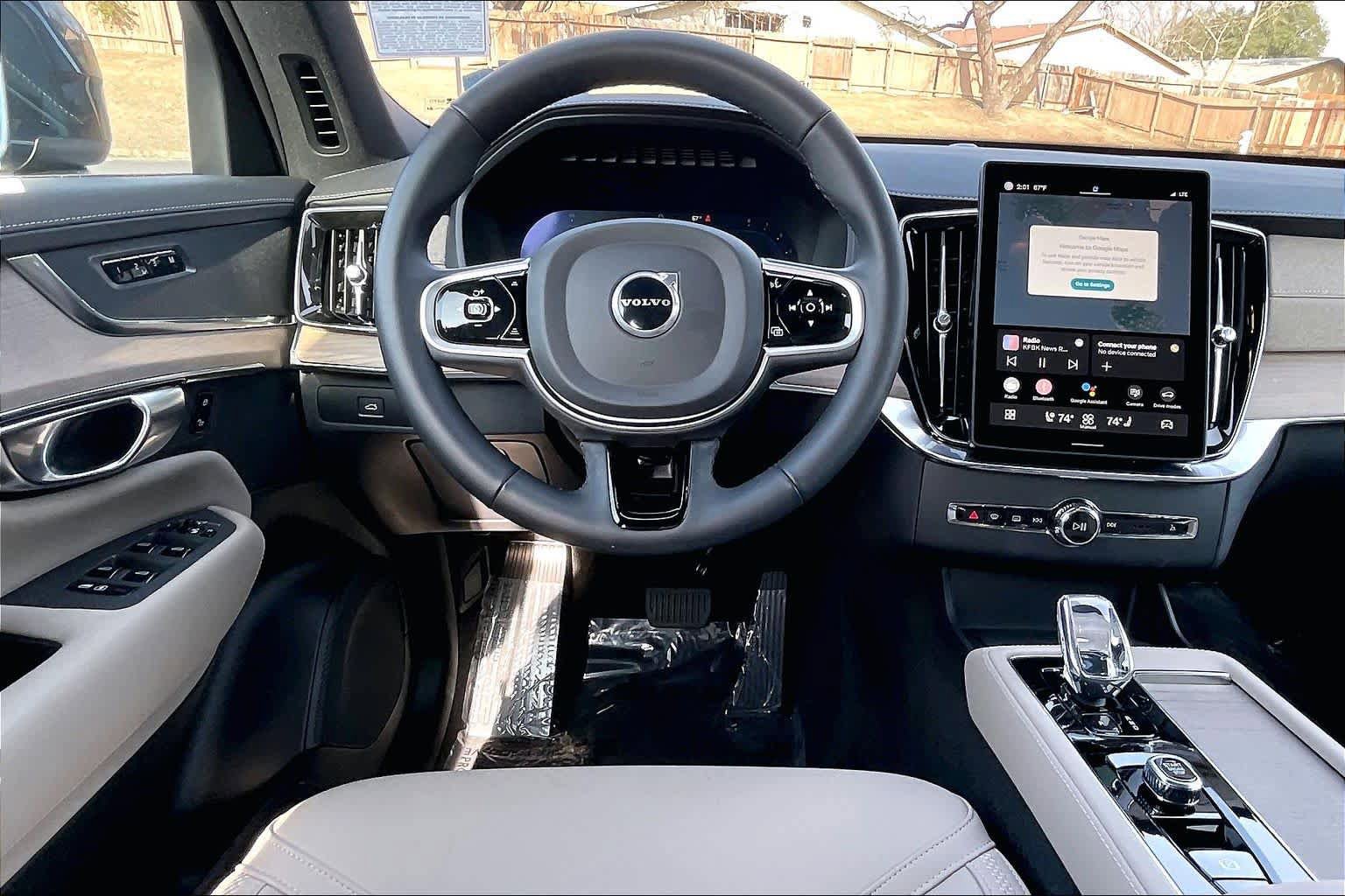 Used 2025 Volvo XC90 B5 Core w/ Protection Package Premier image 7