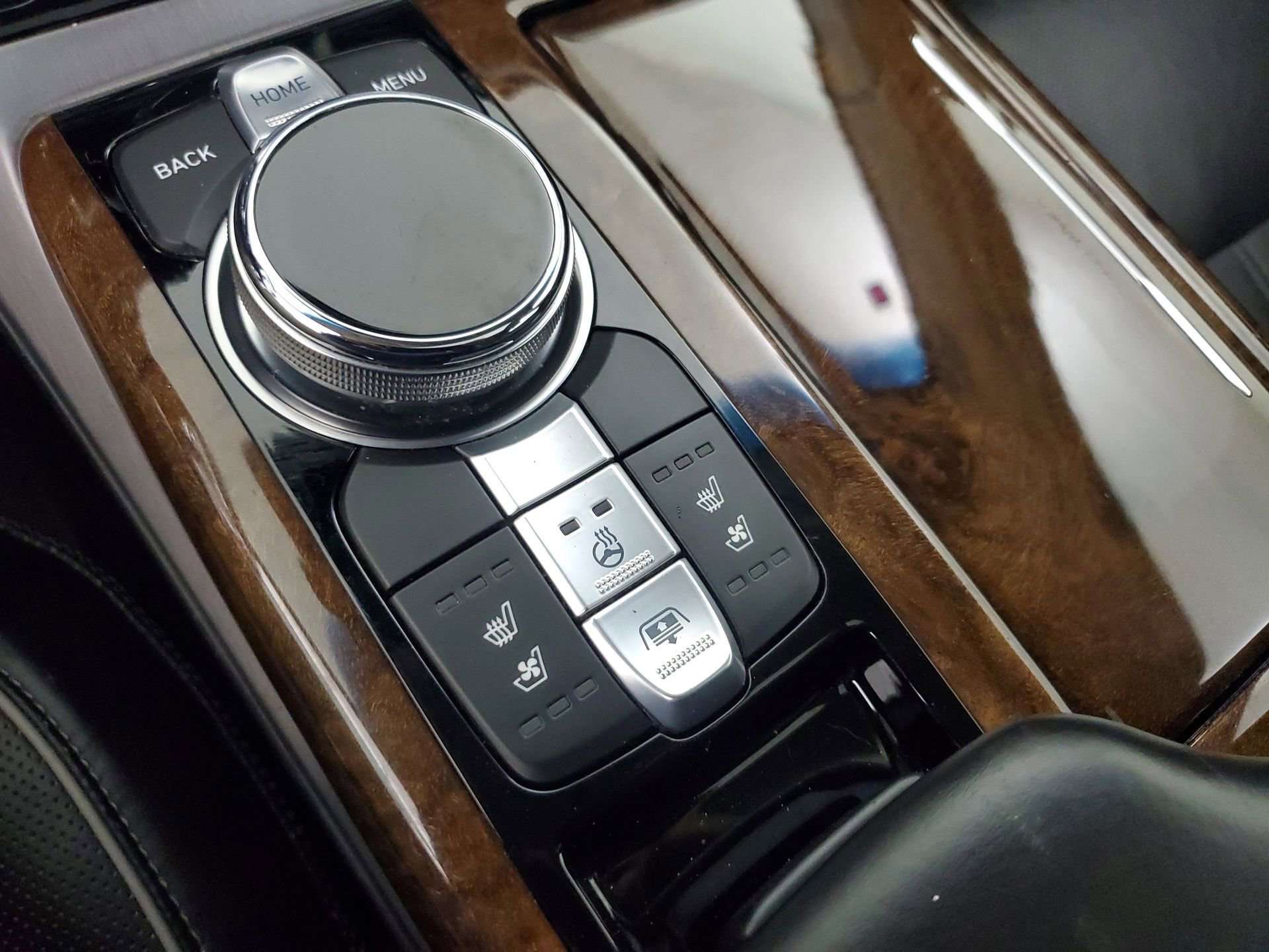 Used 2017 Genesis G90 3.3T Premium image 45