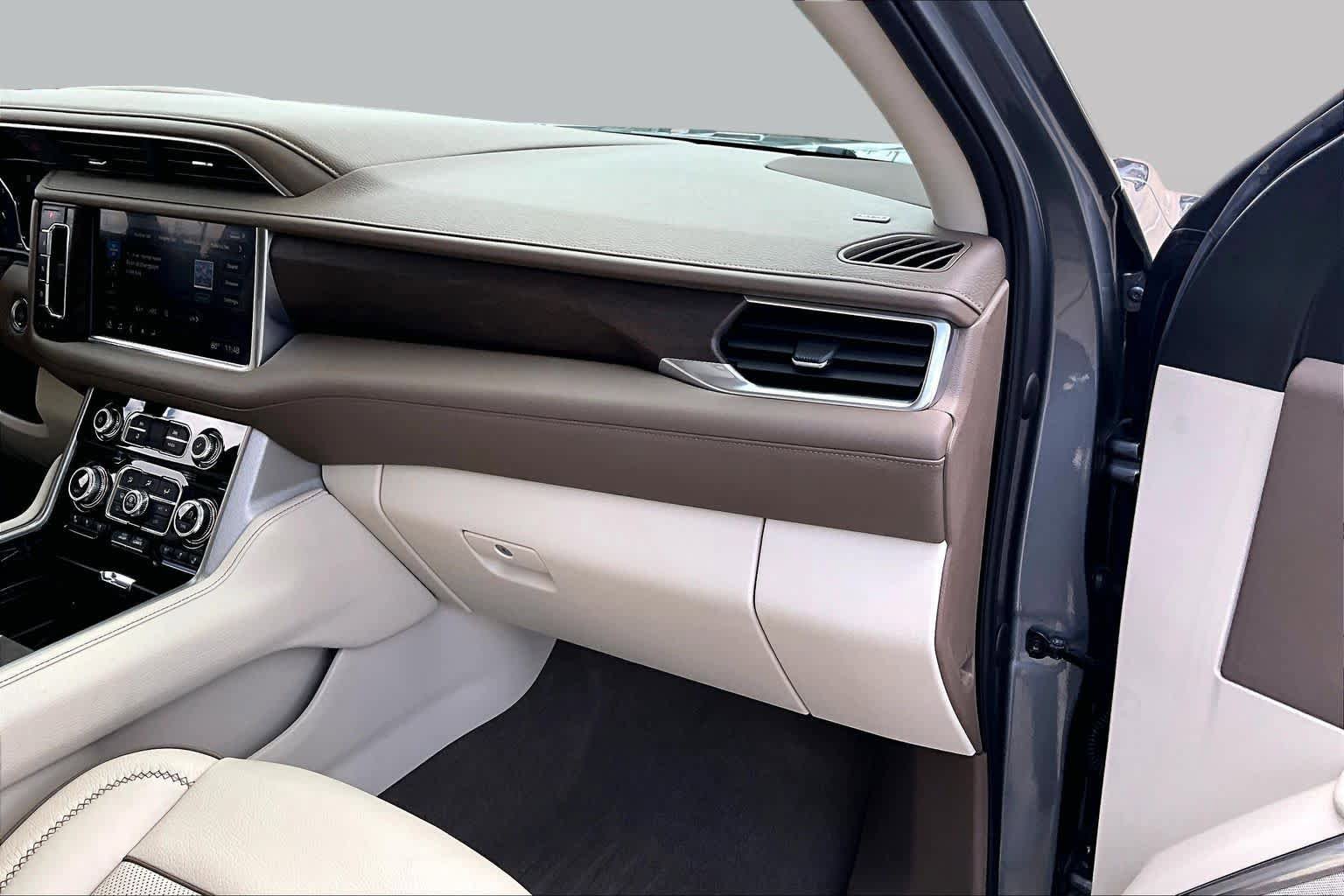Used 2021 GMC Yukon XL Denali w/ Denali Premium Package RWD image 19