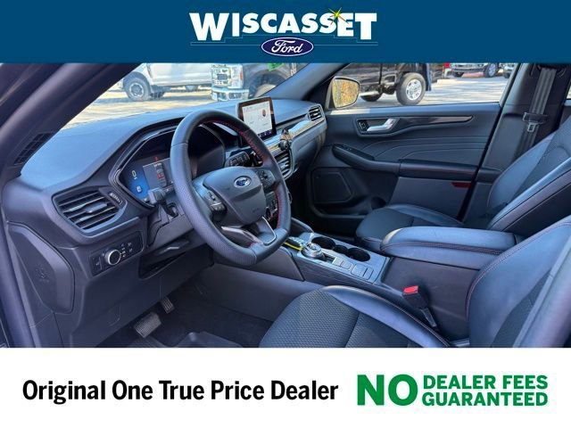 Used 2025 Ford Escape ST-Line w/ Cold Weather Package image 2