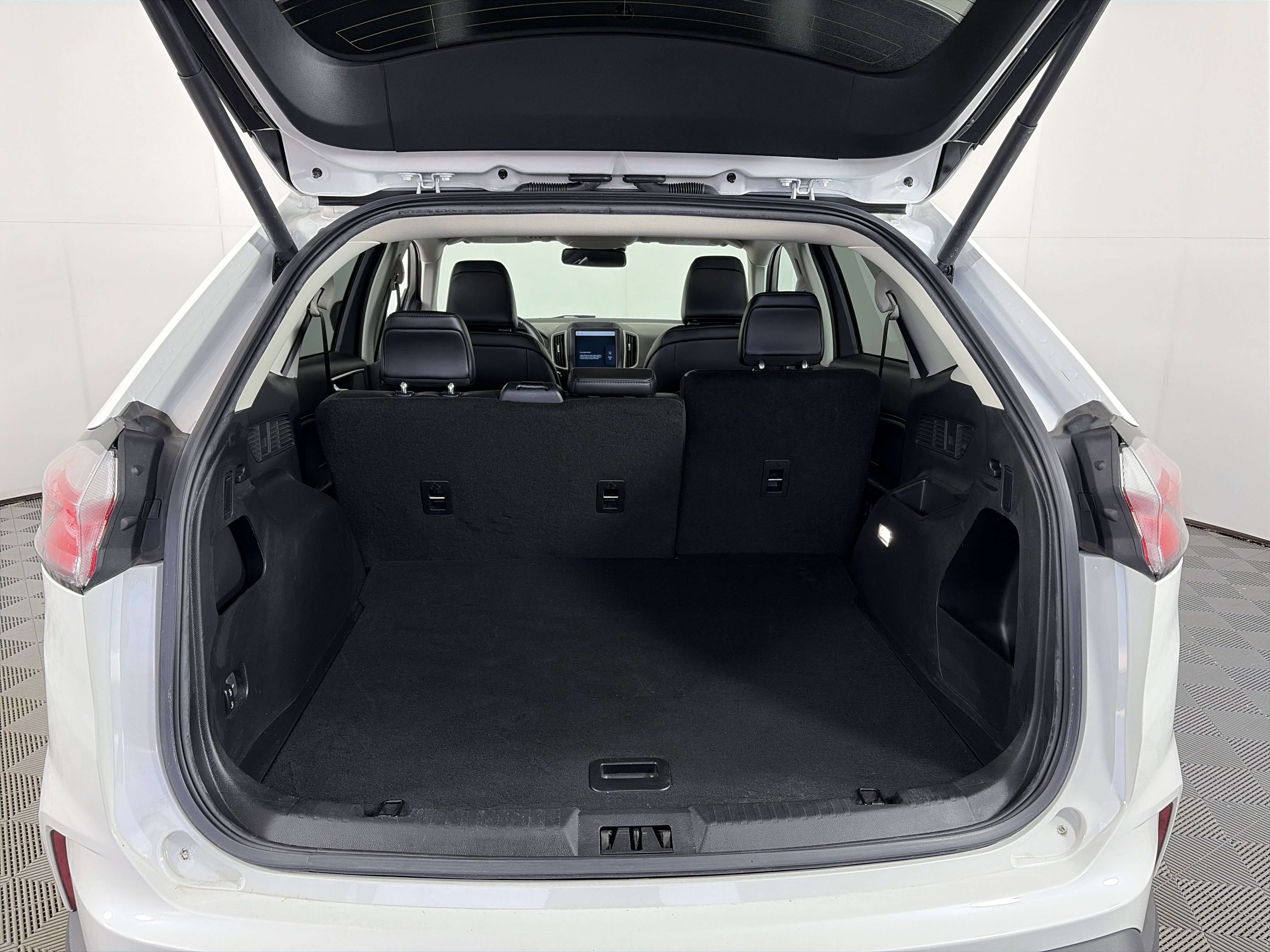 Used 2023 Ford Edge SEL image 17