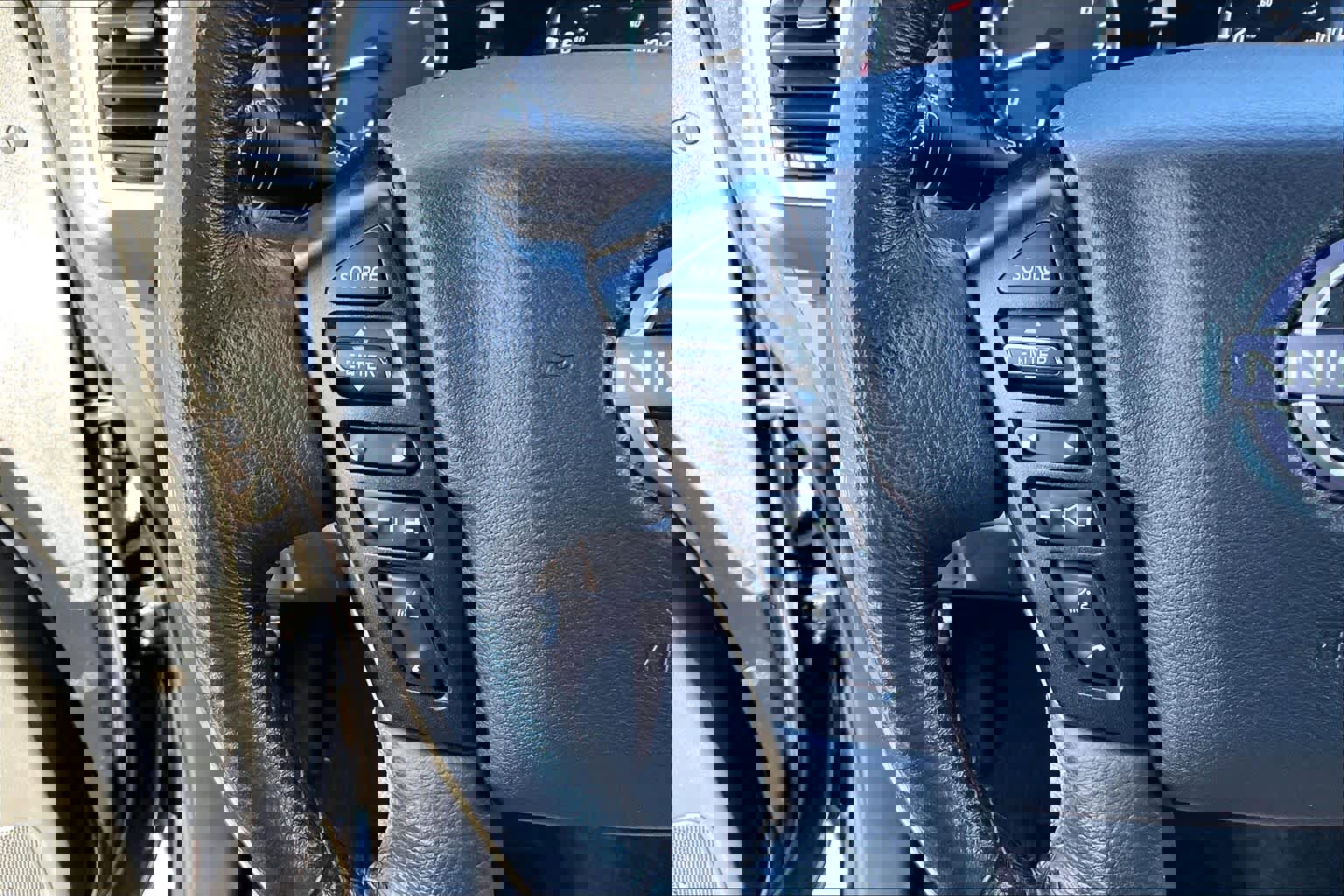 Used 2022 Nissan Frontier SV w/ SV Premium Package image 23