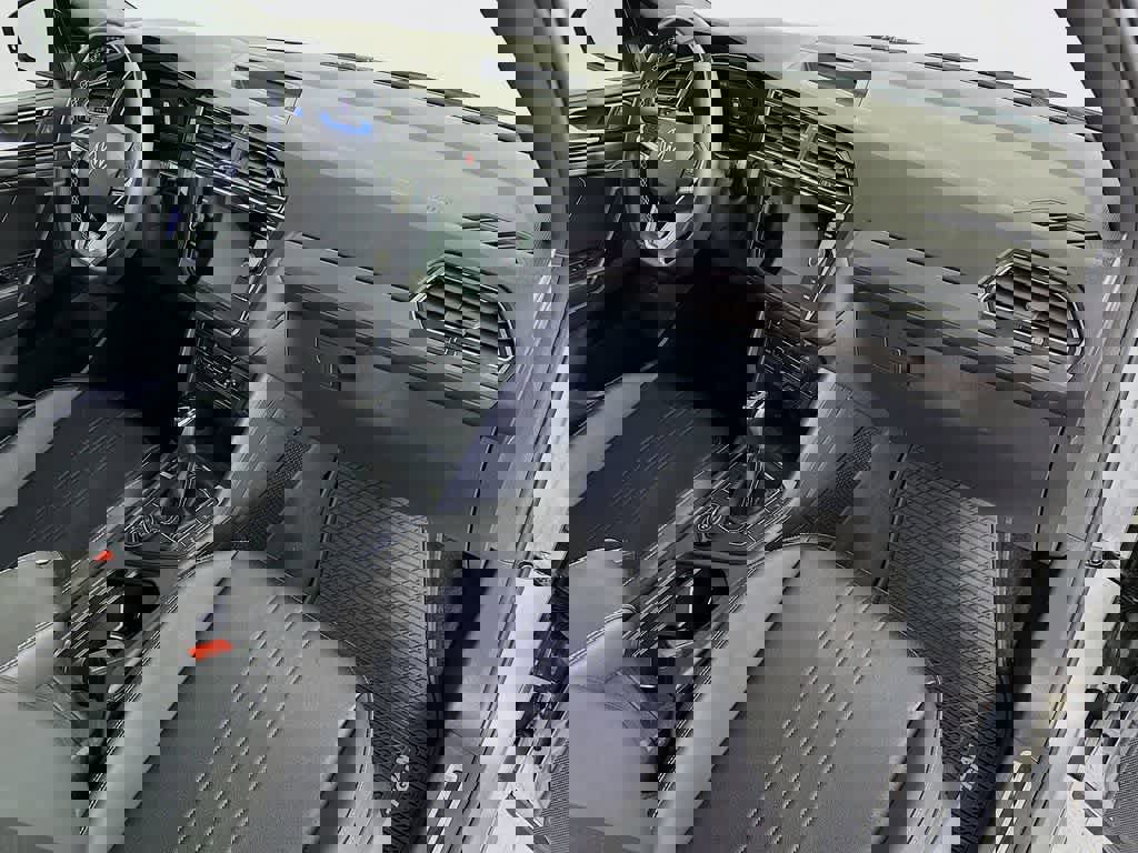 Used 2023 Volkswagen Tiguan SE R-Line image 35