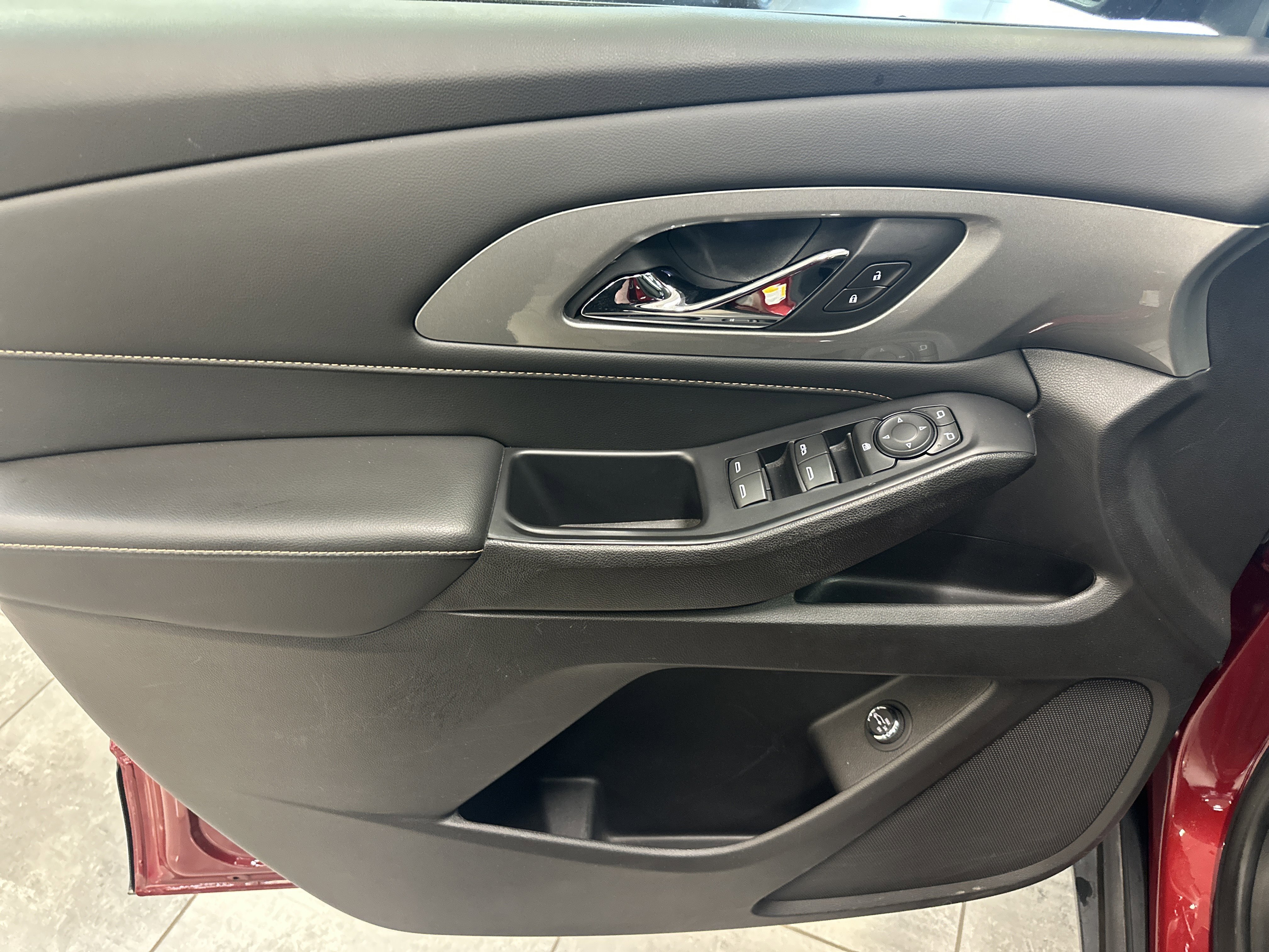 Used 2021 Chevrolet Traverse LT FWD image 17