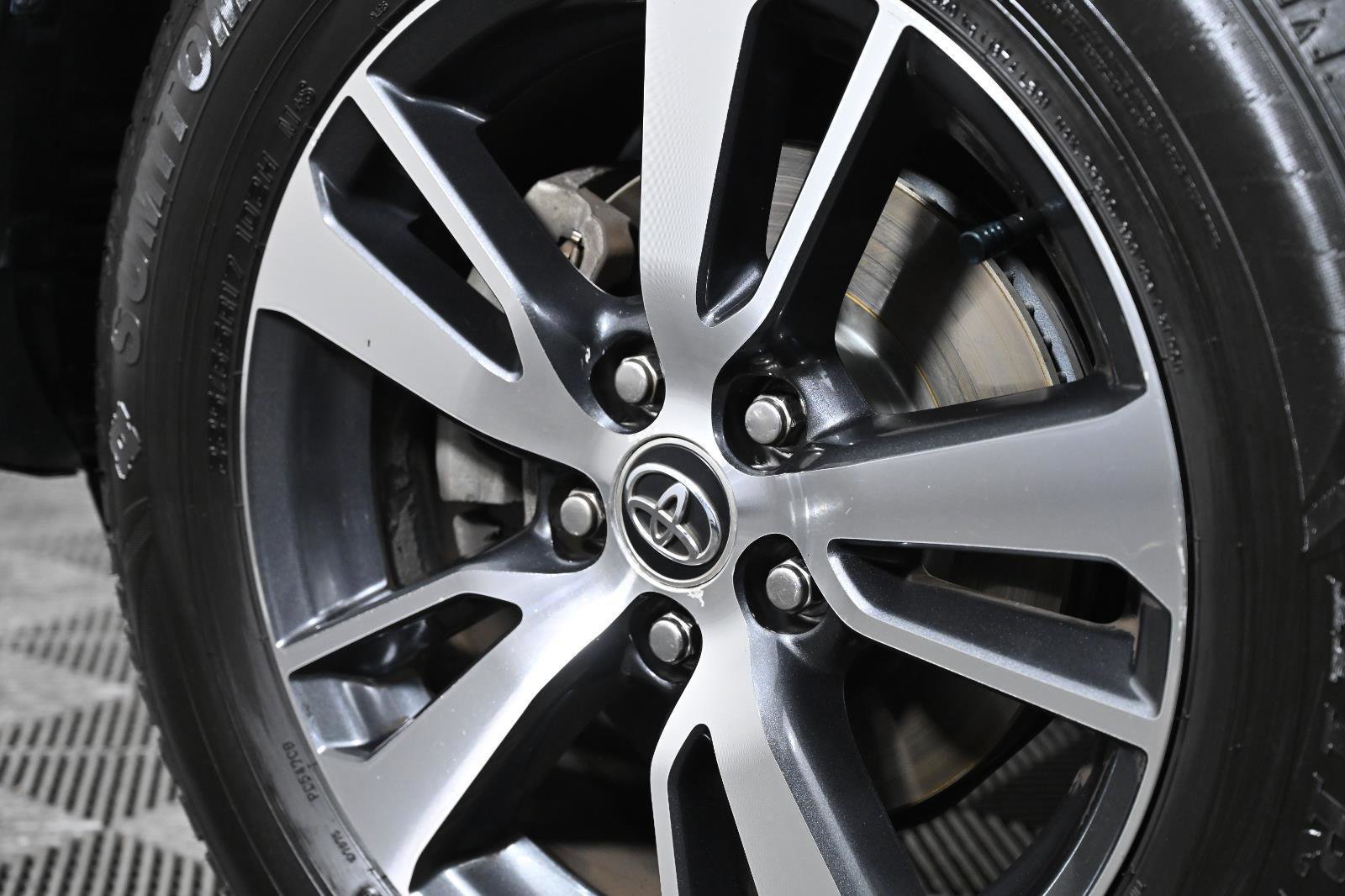 Used 2016 Toyota RAV4 XLE image 29